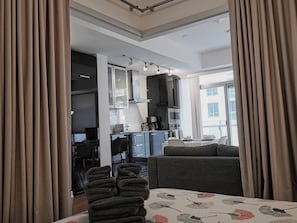 Interior - 1BR Condo w/ Balcony/Pool/Gym (Toronto)