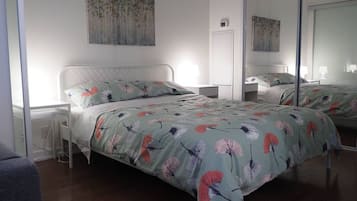 1 bedroom, desk, WiFi