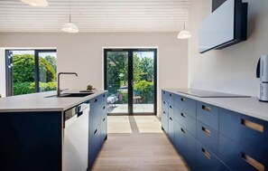 Fridge, microwave, dishwasher, coffee/tea maker
