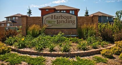 Comfy 3-bedroom house in Harbour Landing, Regina.