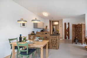 Dining - Apartment 'Alb-Sonne' with Private Terrace, Shared Garden and Wi-Fi (Sonnenbühl)