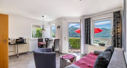 Ferienwohnung mit Bergblick, privater Terrasse und Wi-Fi