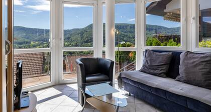 Ferienwohnung mit Bergblick, privater Terrasse und Wi-Fi