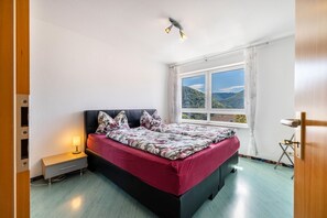 1 habitación, tabla de planchar con plancha, wifi gratis y ropa de cama