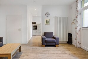 TV - Apartment '7, 60qm' with Shared Terrace, Balcony and Wi-Fi (Freiburg im Breisgau)