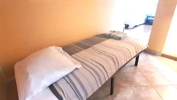 5 quartos, ferros/tábuas de passar roupa, Wi-Fi, roupa de cama