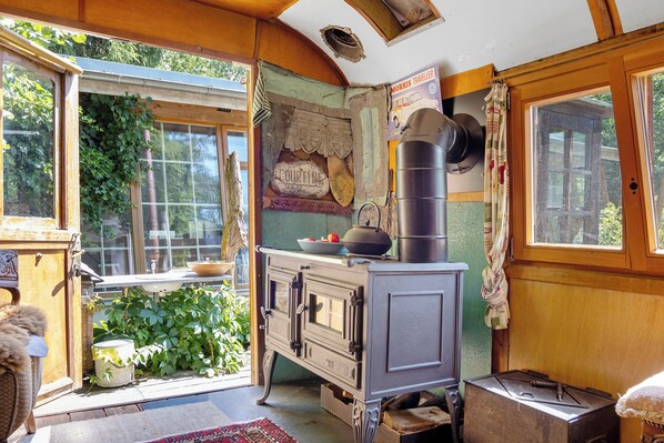 Interior - Tiny Home 'Zirkuswagen' with Private Terrace, Shared Garden and Wi-Fi (Bad Waldsee)