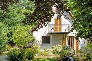 Exterior - Tiny Home 'Zirkuswagen' with Private Terrace, Shared Garden and Wi-Fi (Bad Waldsee)