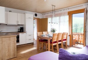 Dining - Apartment 'Fuchsbau' with Mountain View, Balcony and Wi-Fi (Mühlenbach)