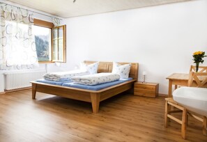 3 bedrooms, free WiFi, bed sheets