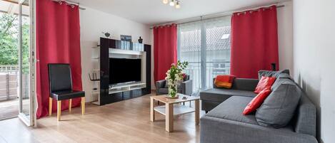 Televisión y chimenea