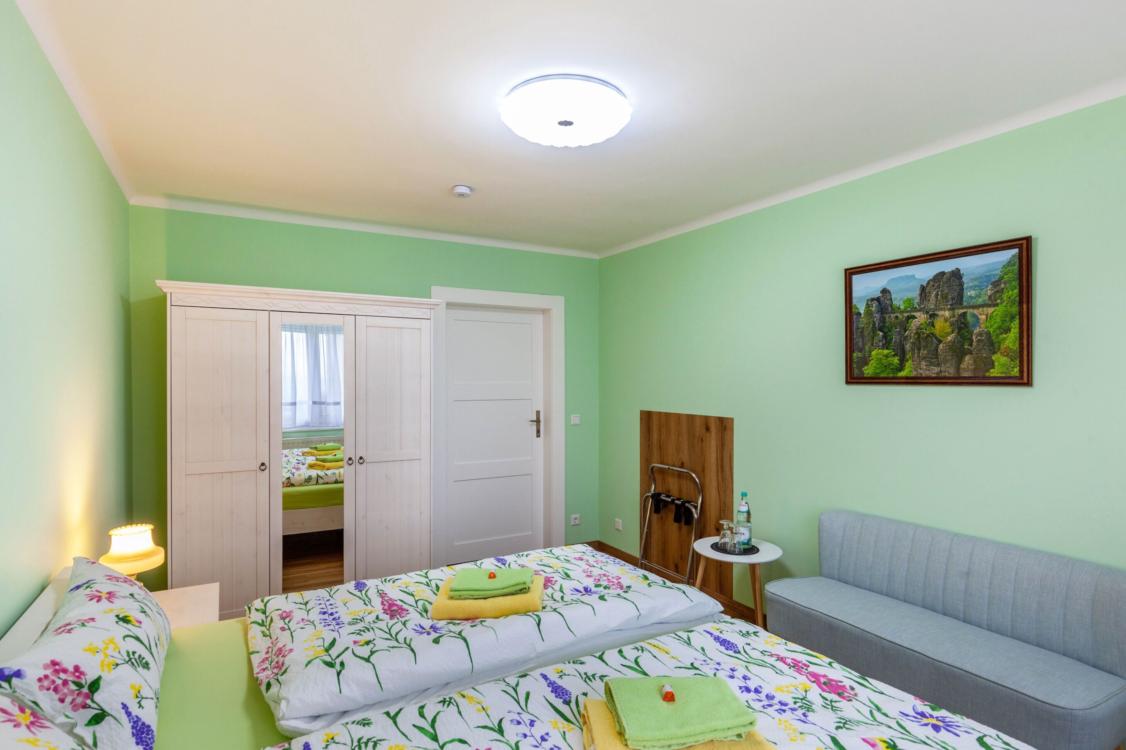 3 chambres, fer et planche à repasser, Wi-Fi gratuit, draps fournis