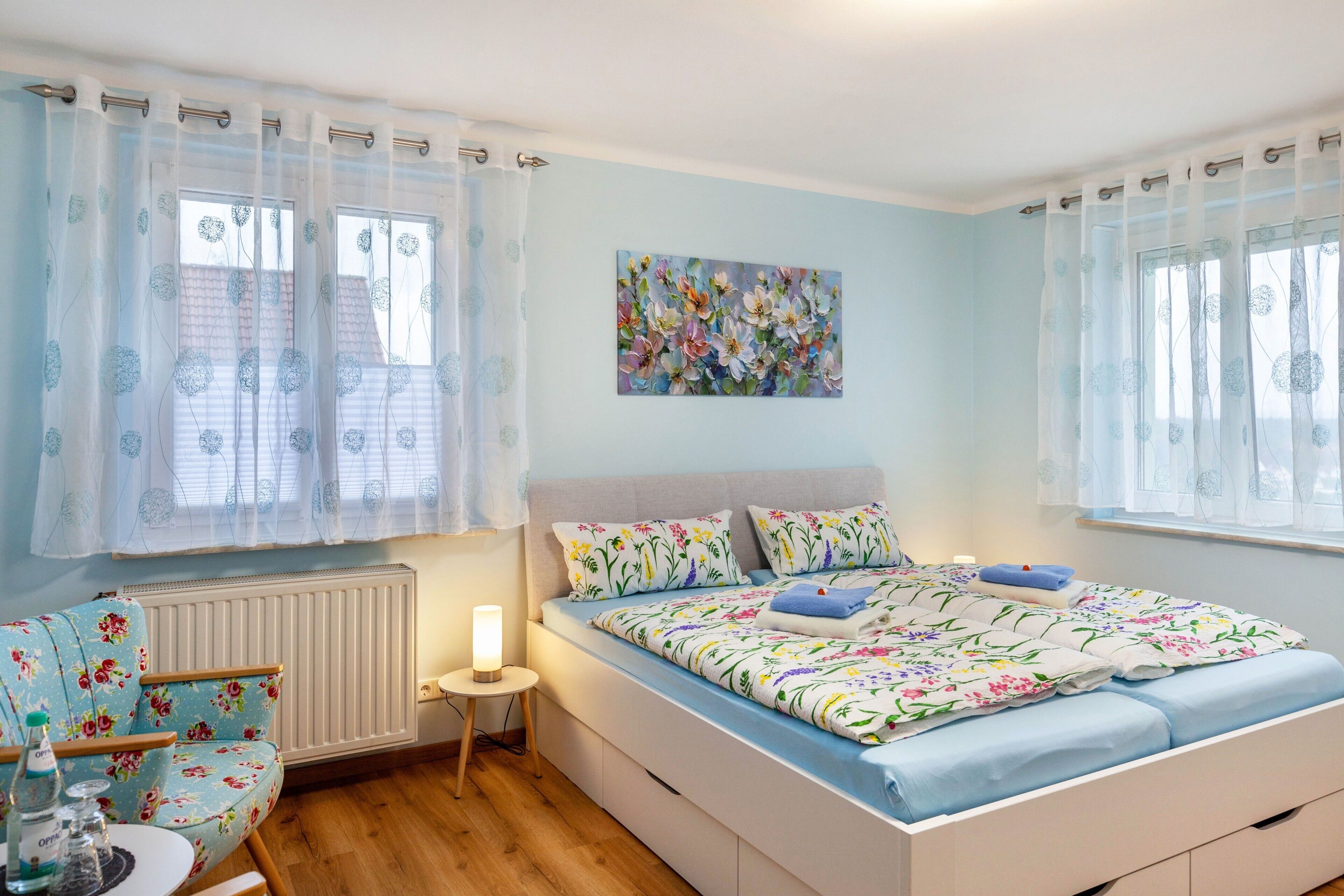 3 slaapkamers, een strijkplank/strijkijzer, gratis wifi, beddengoed