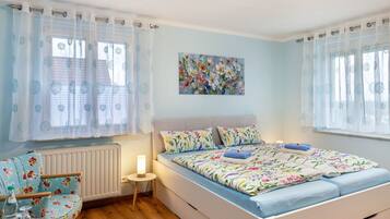 3 slaapkamers, een strijkplank/strijkijzer, gratis wifi, beddengoed