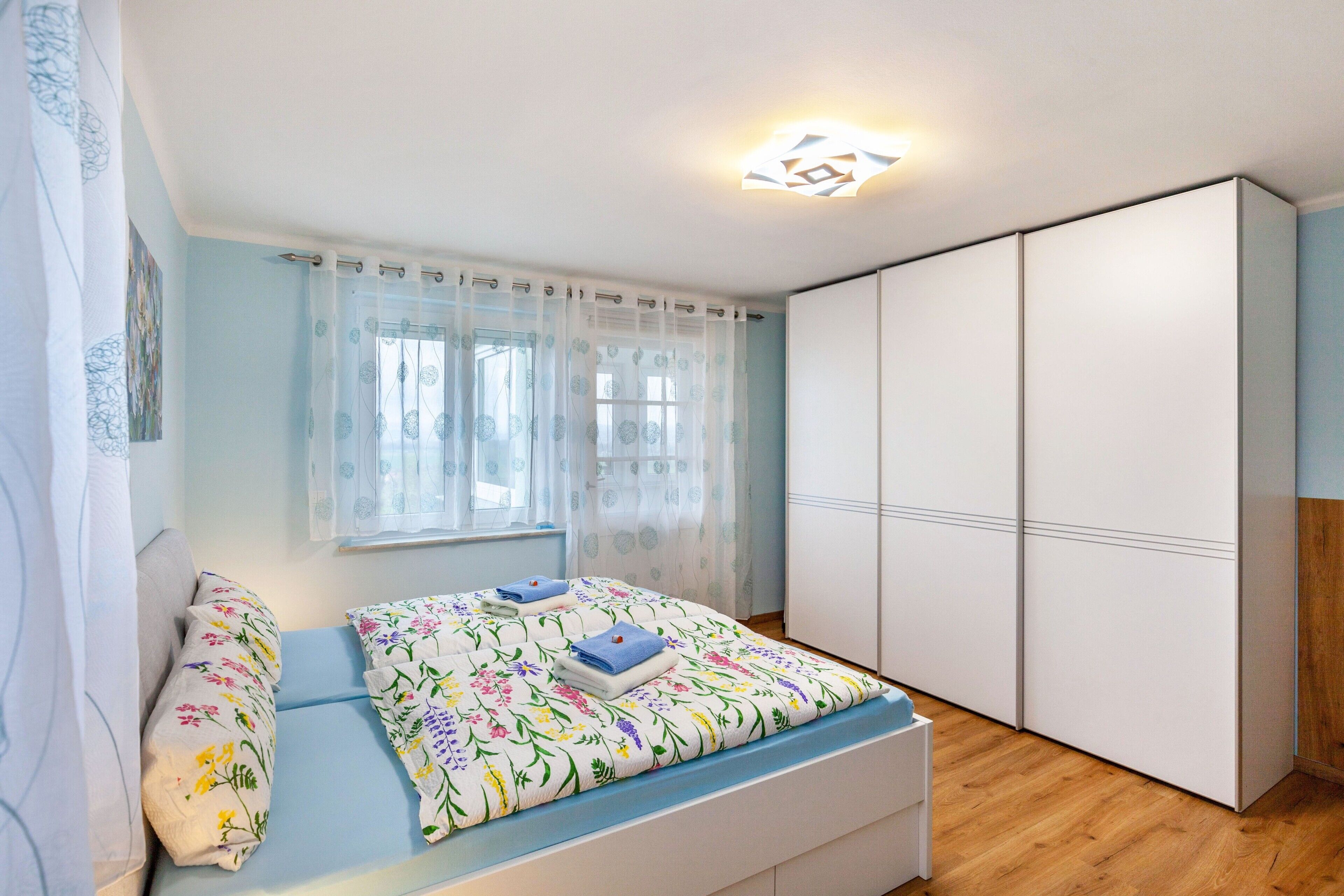 3 bedrooms, iron/ironing board, free WiFi, bed sheets