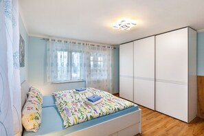 3 chambres, fer et planche à repasser, accès au Wi-Fi (inclus)