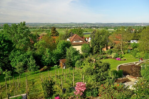 Ferienhaus 'Weitblick' mit Bergblick, privater Terrasse und Wi-Fi
