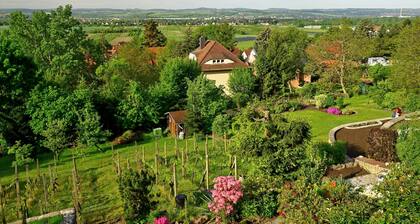 Ferienhaus 'Weitblick' mit Bergblick, privater Terrasse und Wi-Fi