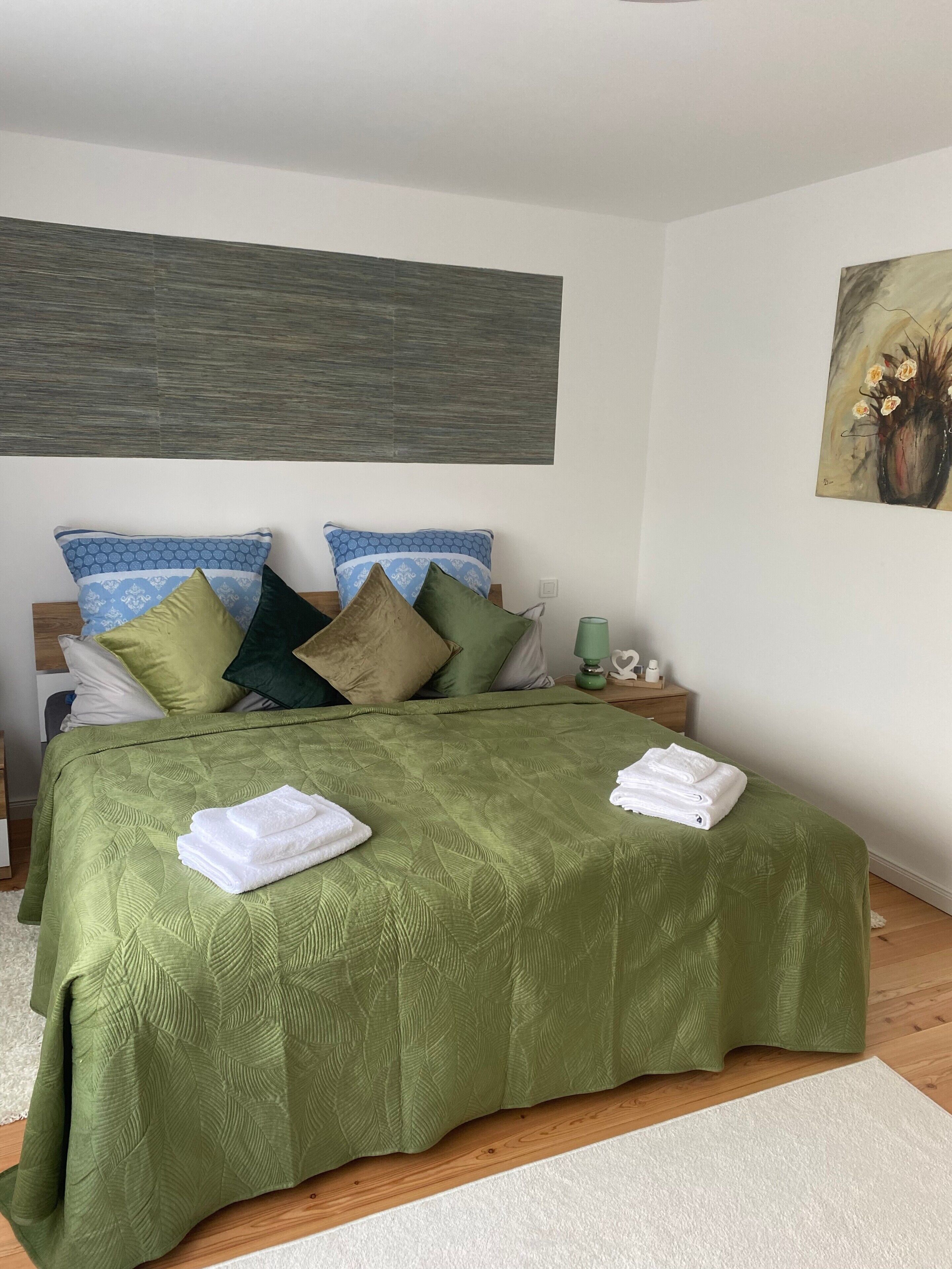 1 habitación, tabla de planchar con plancha, wifi gratis y ropa de cama 