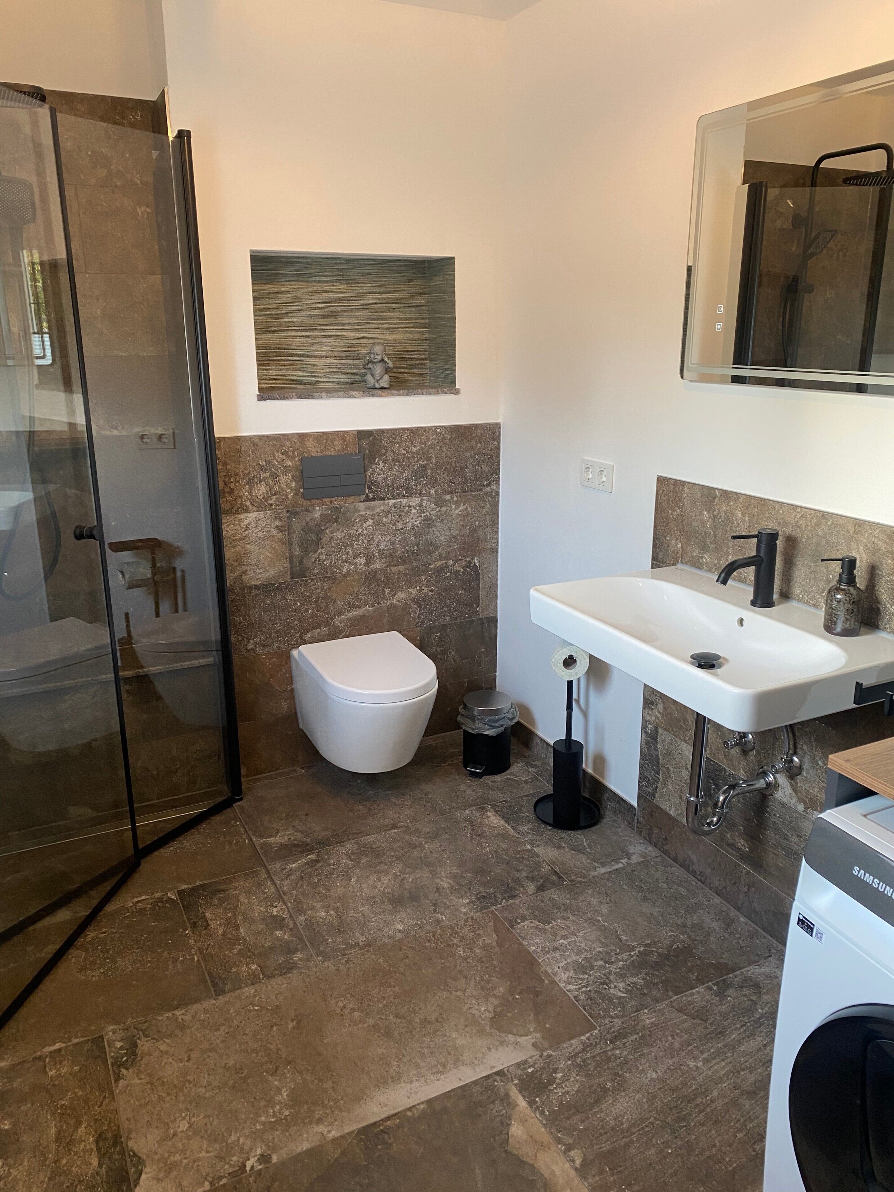 Ducha, secador de pelo, toallas