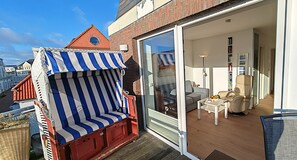 Terrace/patio - Apartment 'Sommertraum Im 3 Jahreszeiten' with Balcony and Wi-Fi (Norderney)