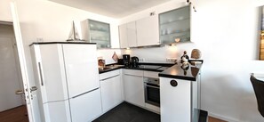 Fridge, oven, stovetop, dishwasher - Apartment 'Sommertraum Im 3 Jahreszeiten' with Balcony and Wi-Fi (Norderney)