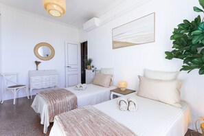 2 bedrooms, iron/ironing board, travel cot, free WiFi