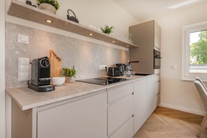 Réfrigérateur, four, plaque de cuisson, lave-vaisselle