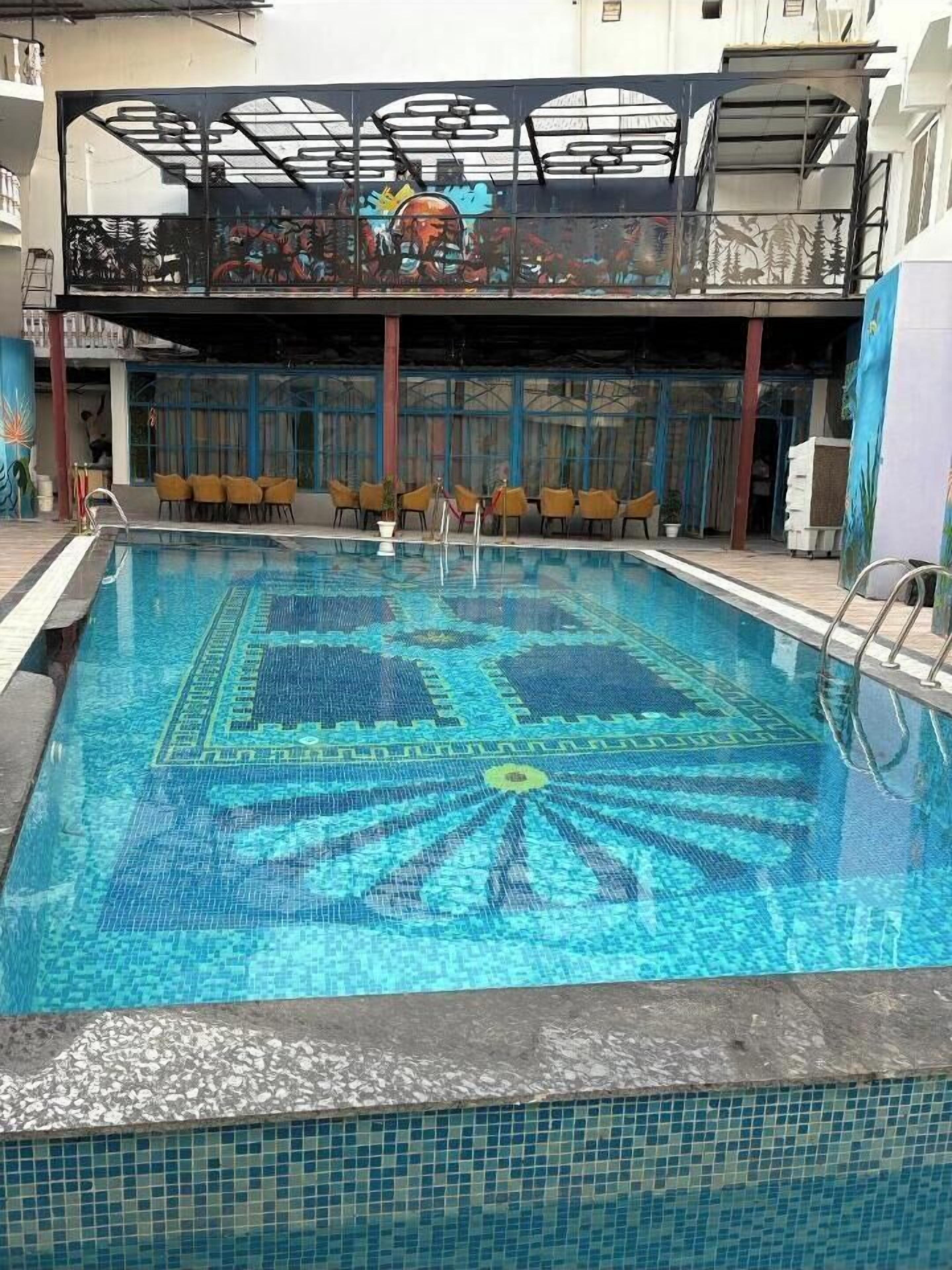 室內泳池