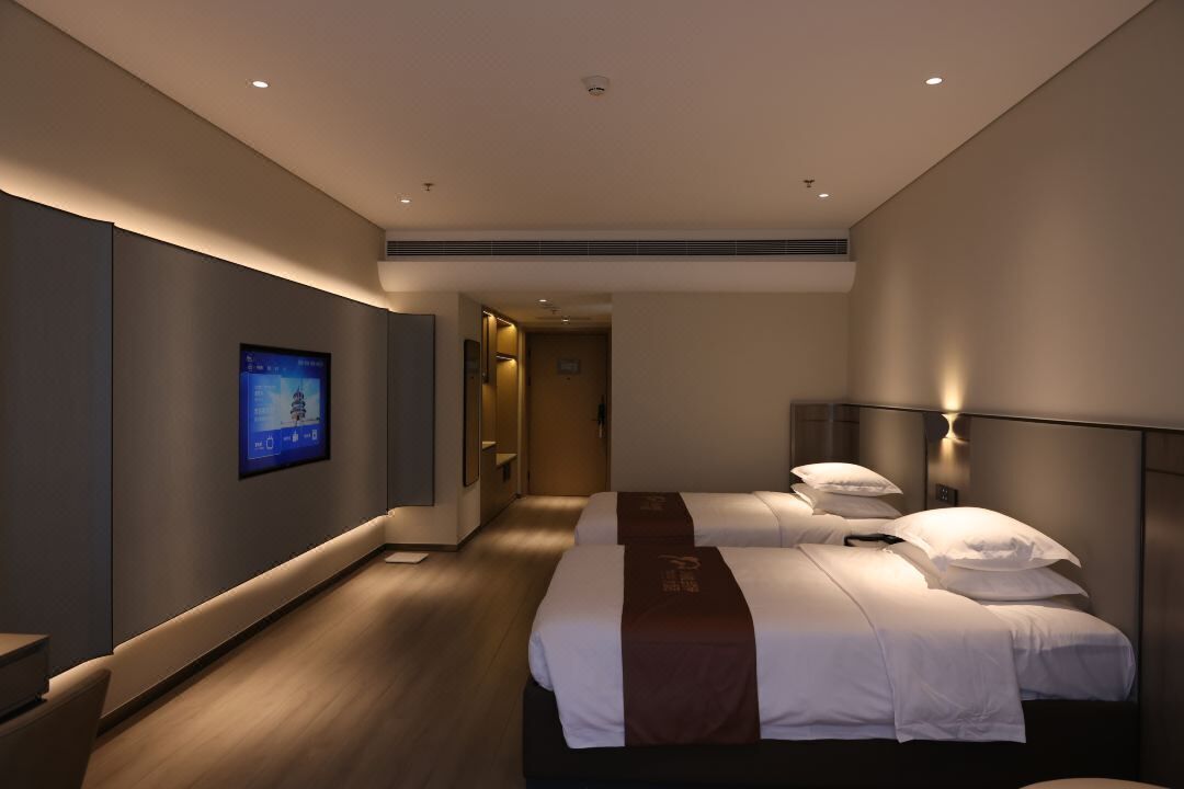 Superior Twin Room | Memory foam beds, desk, laptop workspace, blackout drapes