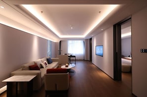 Luxury Suite | Memory foam beds, desk, laptop workspace, blackout drapes - Golden Panda Hotel (Beijing)
