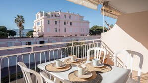 Outdoor dining - Apartment in Cannes with 2 bedrooms sleeps 4 (Unknown)