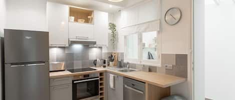 Fridge, microwave, oven, stovetop