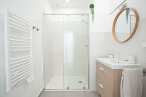 Shower, hair dryer - Duplex Mandelieu by Halldis (Mandelieu-la-napoule)