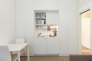 Fridge, microwave, stovetop, coffee/tea maker