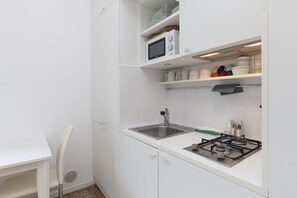 Fridge, microwave, stovetop, coffee/tea maker - Santa Marta Suite, Cozy 1 Br Apartment By Halldis (Venice)