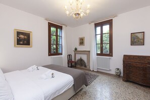 1 bedroom, iron/ironing board, free WiFi