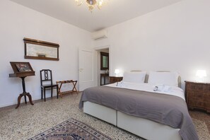 1 bedroom, iron/ironing board, free WiFi - Santa Marta Suite, Cozy 1 Br Apartment By Halldis (Venice)