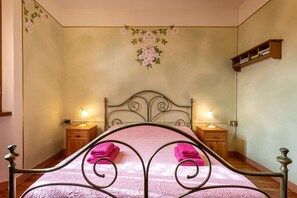 1 soverom, strykejern/-brett, reiseseng for barn og wi-fi (inkludert)