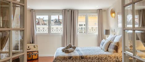 3 bedrooms, iron/ironing board, travel cot, free WiFi