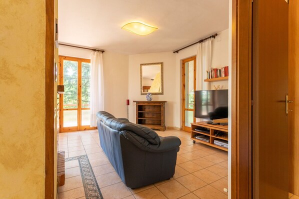 Fernseher, Kamin