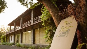 A wooden bench with a signboard for the Bamboo Grove Lodge. - Bamboo Grove Lodge (Manpur)