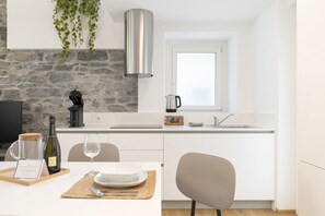 Fridge, microwave, stovetop, dishwasher - Apartment in Como with 2 bedrooms sleeps 4 (Como)