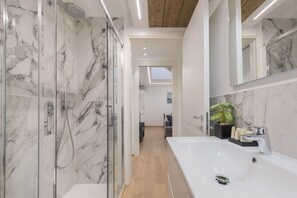 Bruser, hårtørrer, bidet