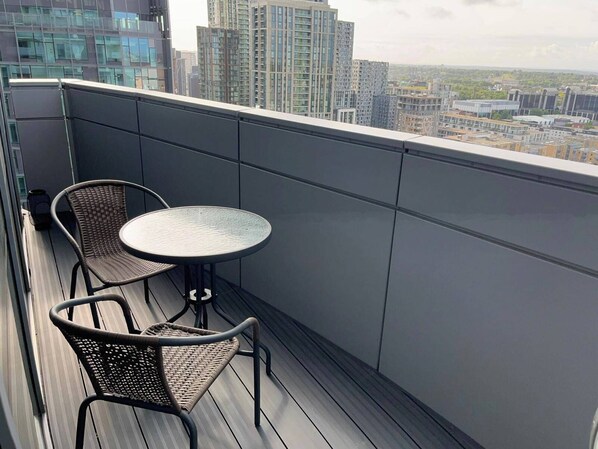Apartment | Tempat makan luar
