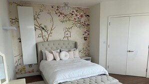 Apartment | 1 bedroom, free WiFi, bed sheets - Sleeps3-balcony-5mintocanarywharf-free Parking (London)