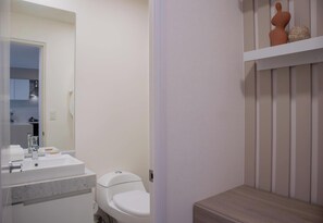 Dutxa, assecador de cabells i tovalloles