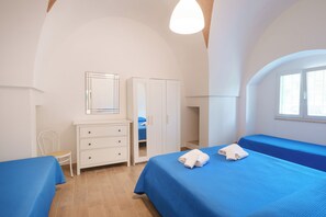 2 chambres, fer et planche à repasser, Wi-Fi, draps fournis