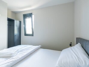 2 bedrooms - Welcome to Muralt 110, a modern chalet with everything for a carefree stay. Enjoy the cozy living ro (Scharendijke)