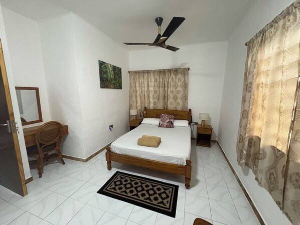 1 chambre, fer et planche à repasser, Wi-Fi, literie fournie